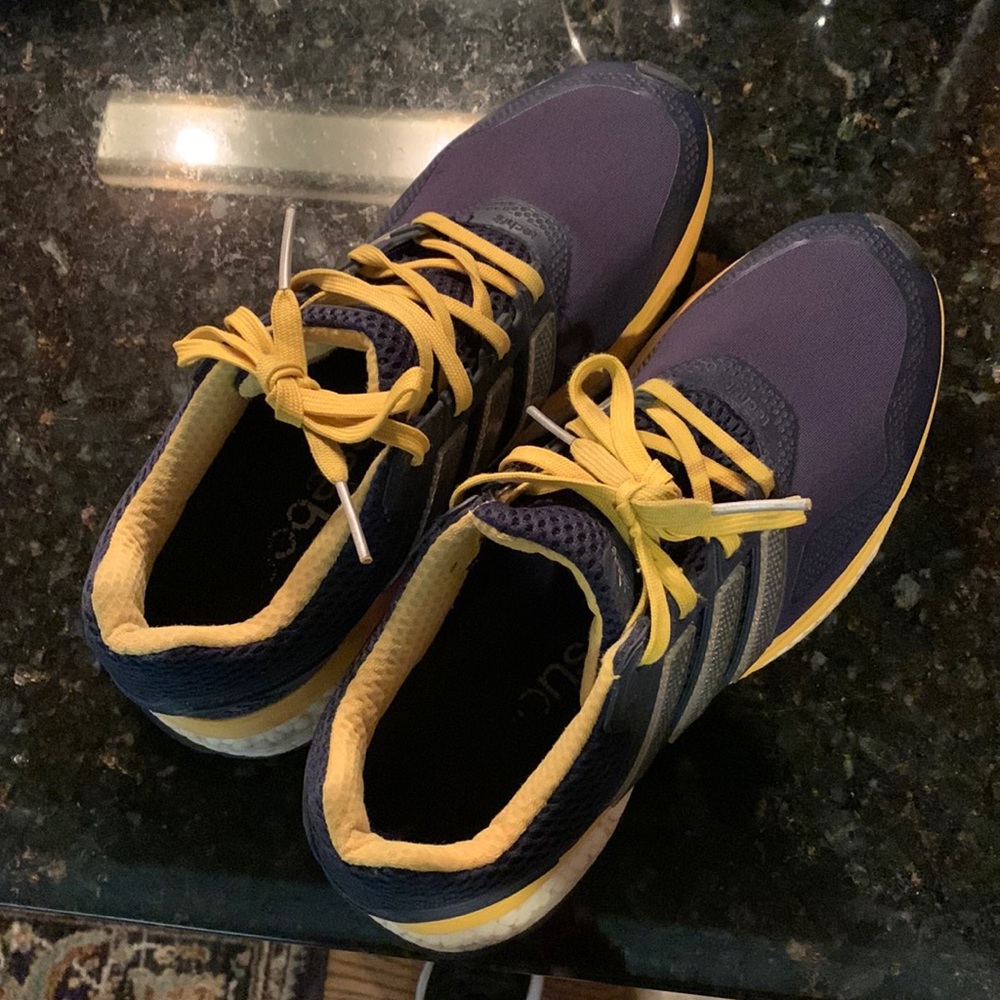 Official issued university of Michigan adidas adiboost shoes size 8